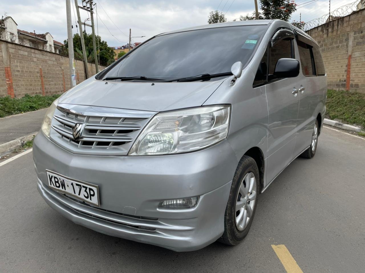 Toyota Alphard 2007 pay 20% 80% in 60 installments