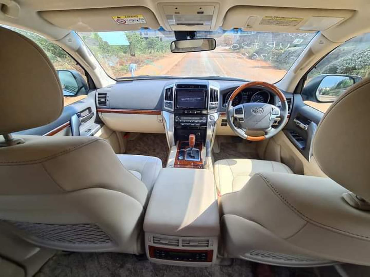 Landcruiser ZX Toyota V8 2014 New Silver Cheapest offer