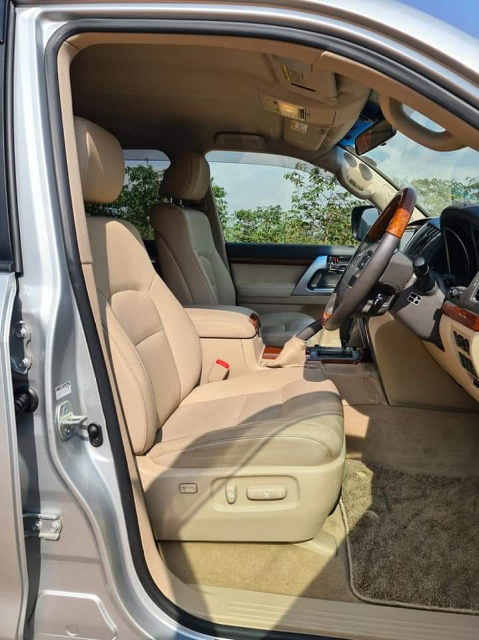 Landcruiser ZX Toyota V8 2014 New Silver Cheapest offer