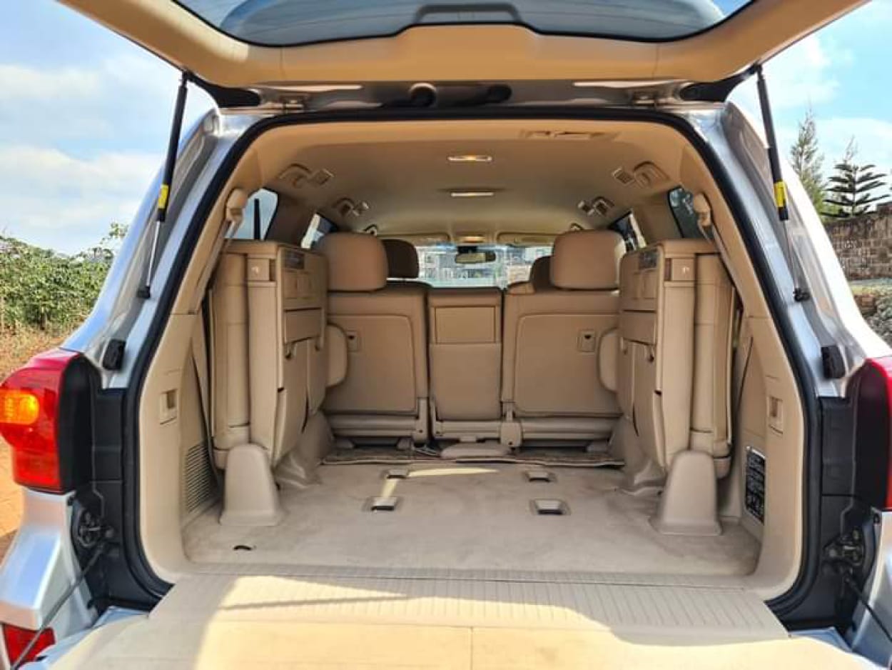 Landcruiser ZX Toyota V8 2014 New Silver Cheapest offer