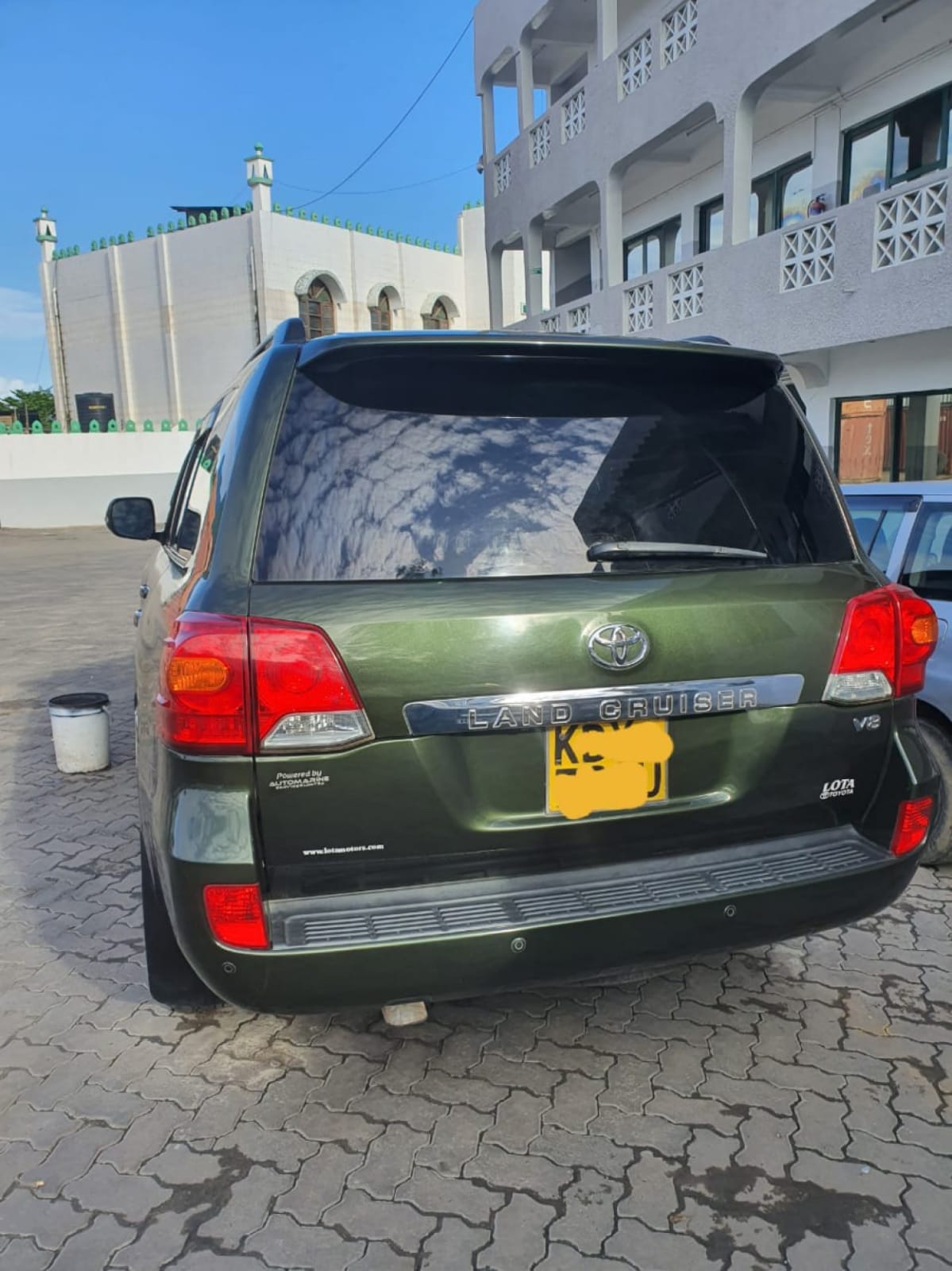 Locally assembled Toyota Landcruiser V8 Diesel As New On offer 2013