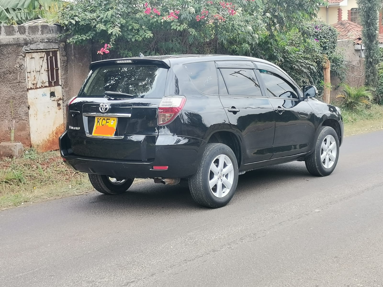 Toyota Vanguard With sunroof Pay 20%, 80% in 60 MONTHLY INSTALLMENTS 1.35M ONO offer New
