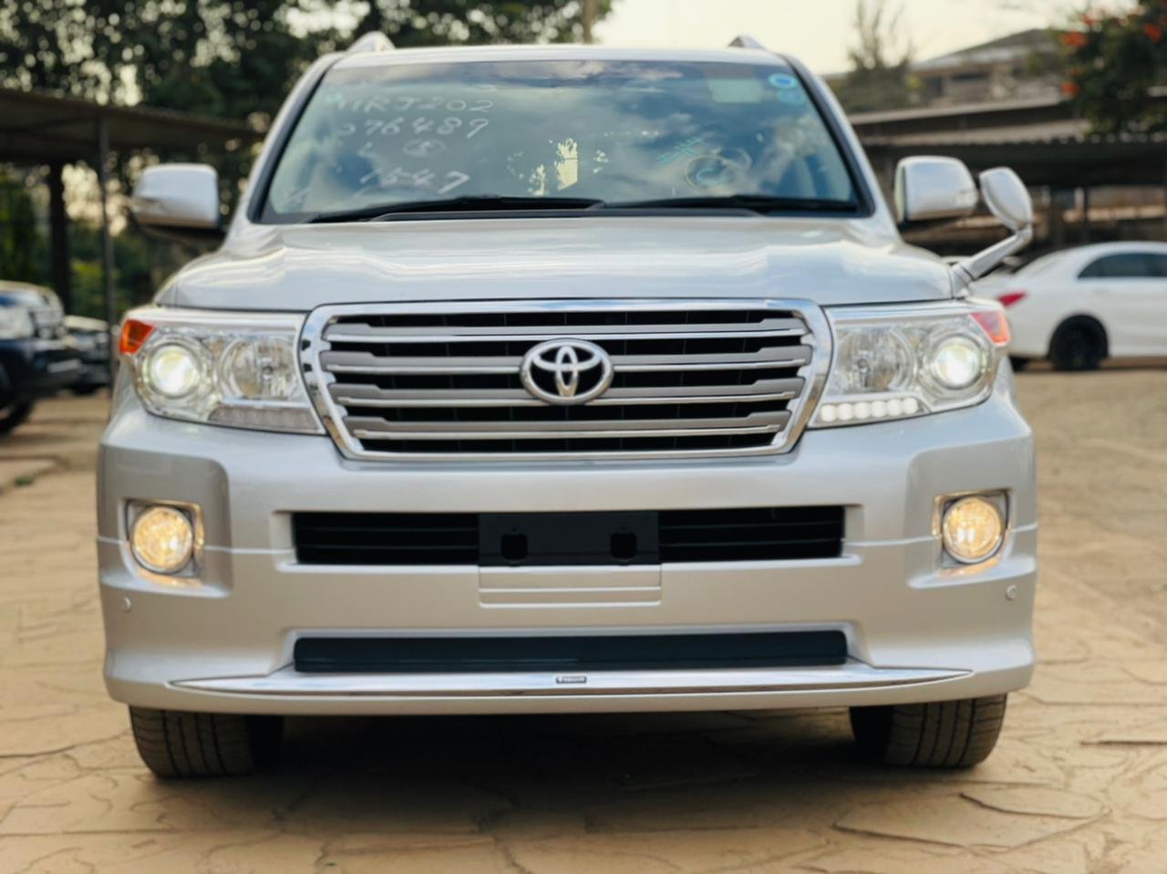 2014 Toyota Landcruiser VX V8 BEIGE INTERIOR New CHEAPEST OFFER in Kenya