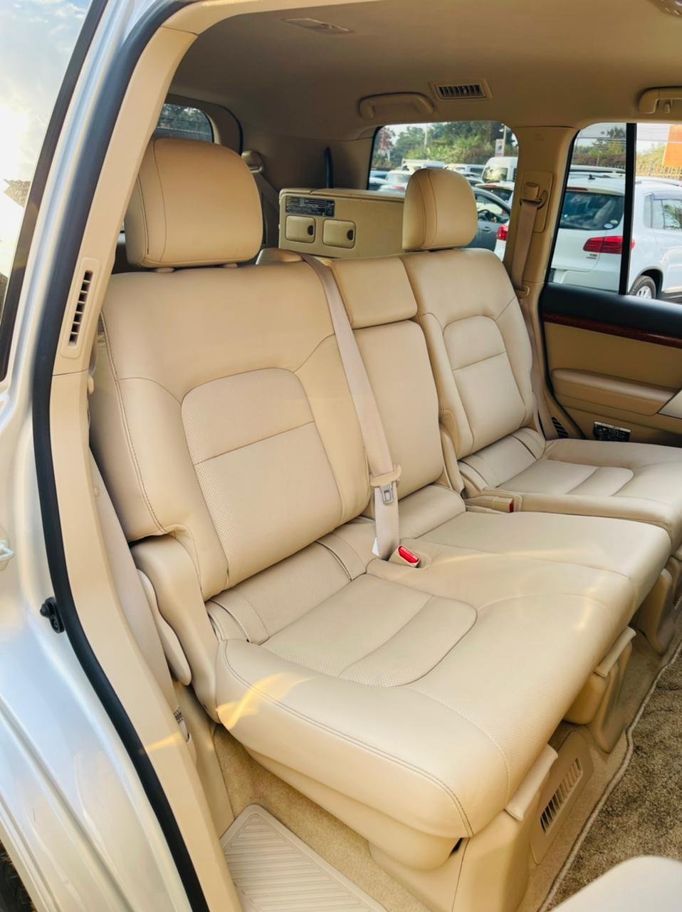 2014 Toyota Landcruiser VX V8 BEIGE INTERIOR New CHEAPEST OFFER in Kenya