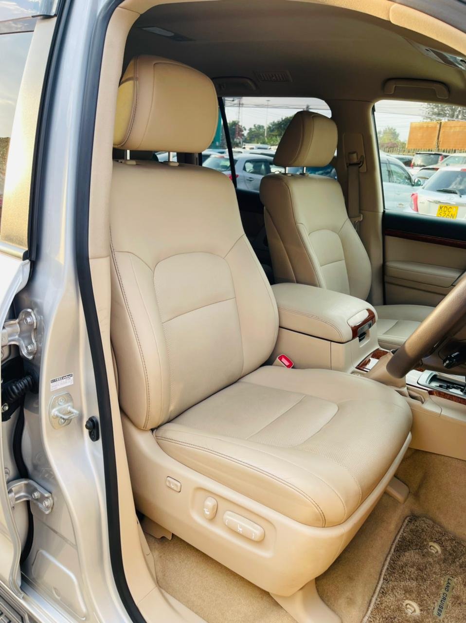 2014 Toyota Landcruiser VX V8 BEIGE INTERIOR New CHEAPEST OFFER in Kenya