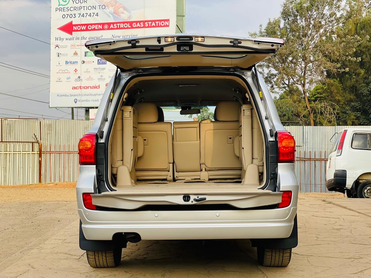 2014 Toyota Landcruiser VX V8 BEIGE INTERIOR New CHEAPEST OFFER in Kenya