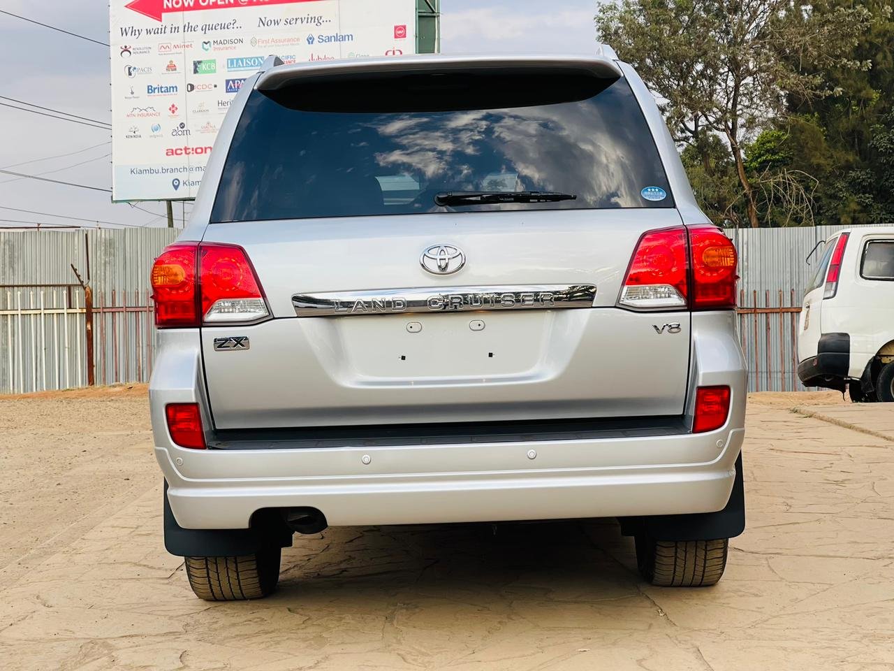 2014 Toyota Landcruiser VX V8 BEIGE INTERIOR New CHEAPEST OFFER in Kenya