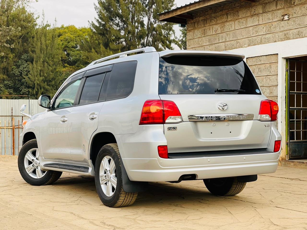 2014 Toyota Landcruiser VX V8 BEIGE INTERIOR New CHEAPEST OFFER in Kenya