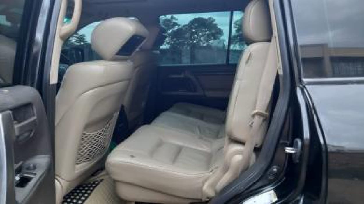 Toyota V8 Sunroof Leather Pay 30% Deposit. On Offer!