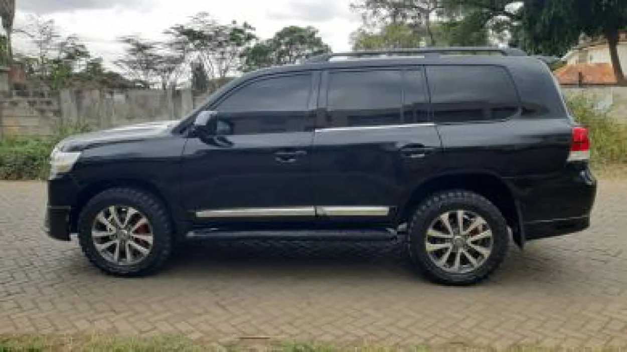 Toyota V8 Sunroof Leather Pay 30% Deposit. On Offer!