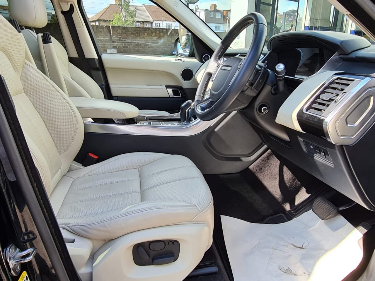 Range Rover sport 2014 Fully Loaded New Shape Hottest Deal in Kenya