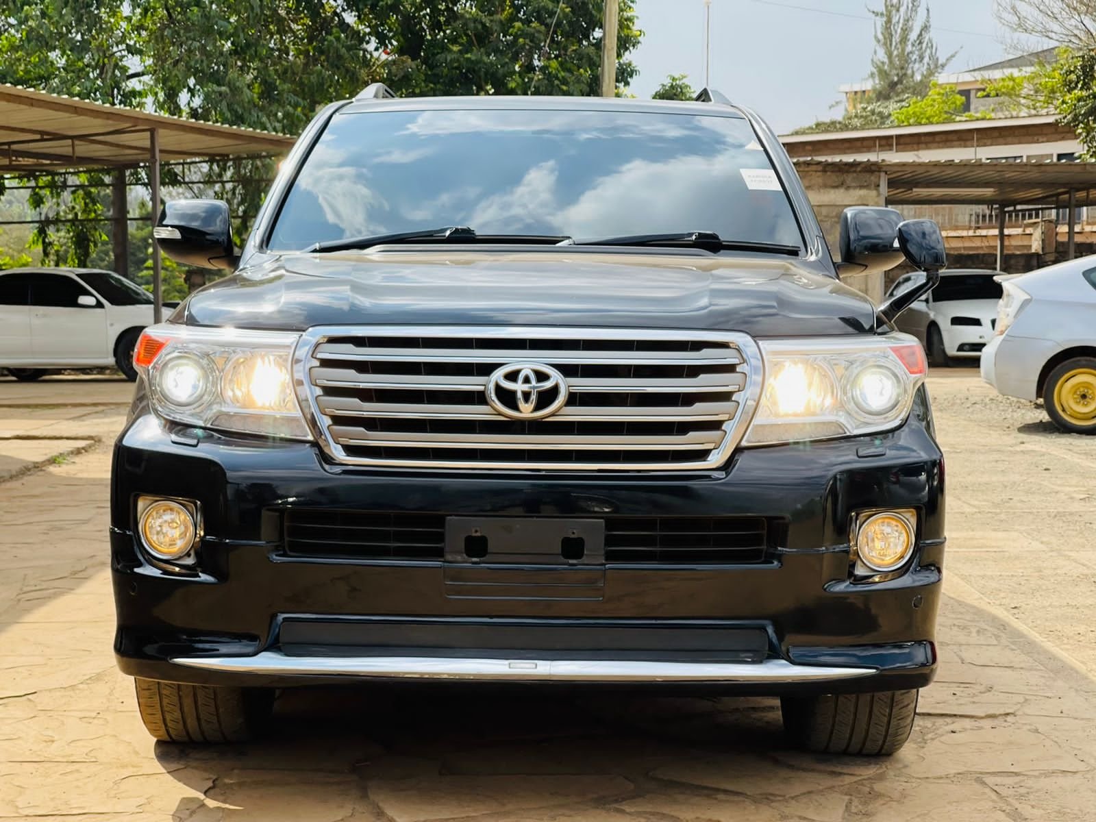 QUICK SALE Toyota V8 ZX 2014  Wow Hot Deal!
