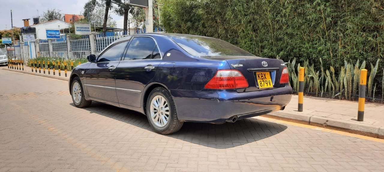 Toyota Crown 2006 pay 20% Balance in 60 Months OFFER