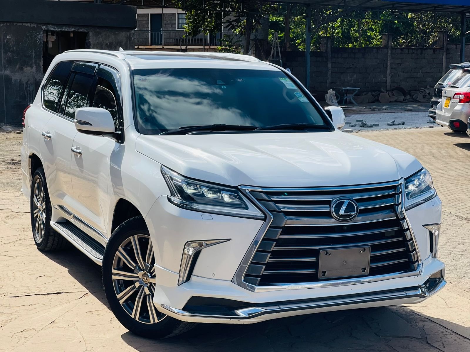 LEXUS LX 570 2015 New shape QUICK SALE