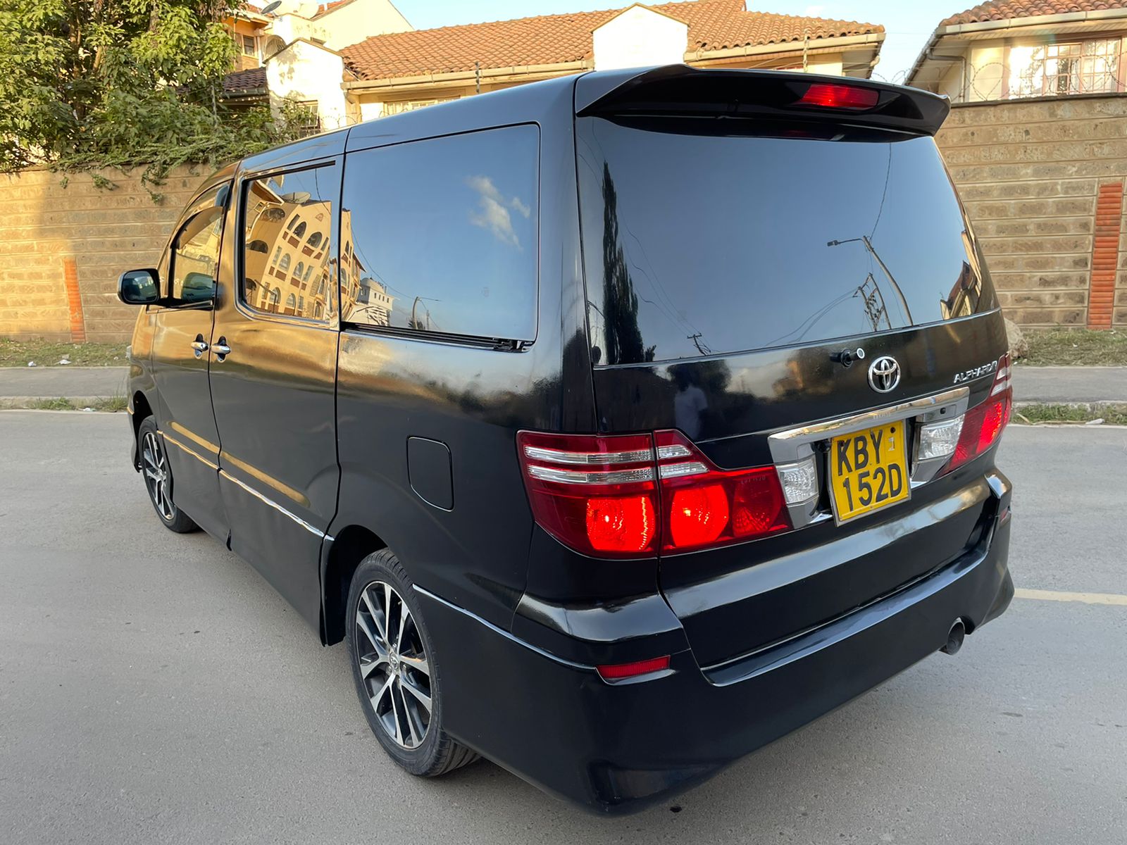 Toyota Alphard Black 2007 You Pay 20%  Trade in OK