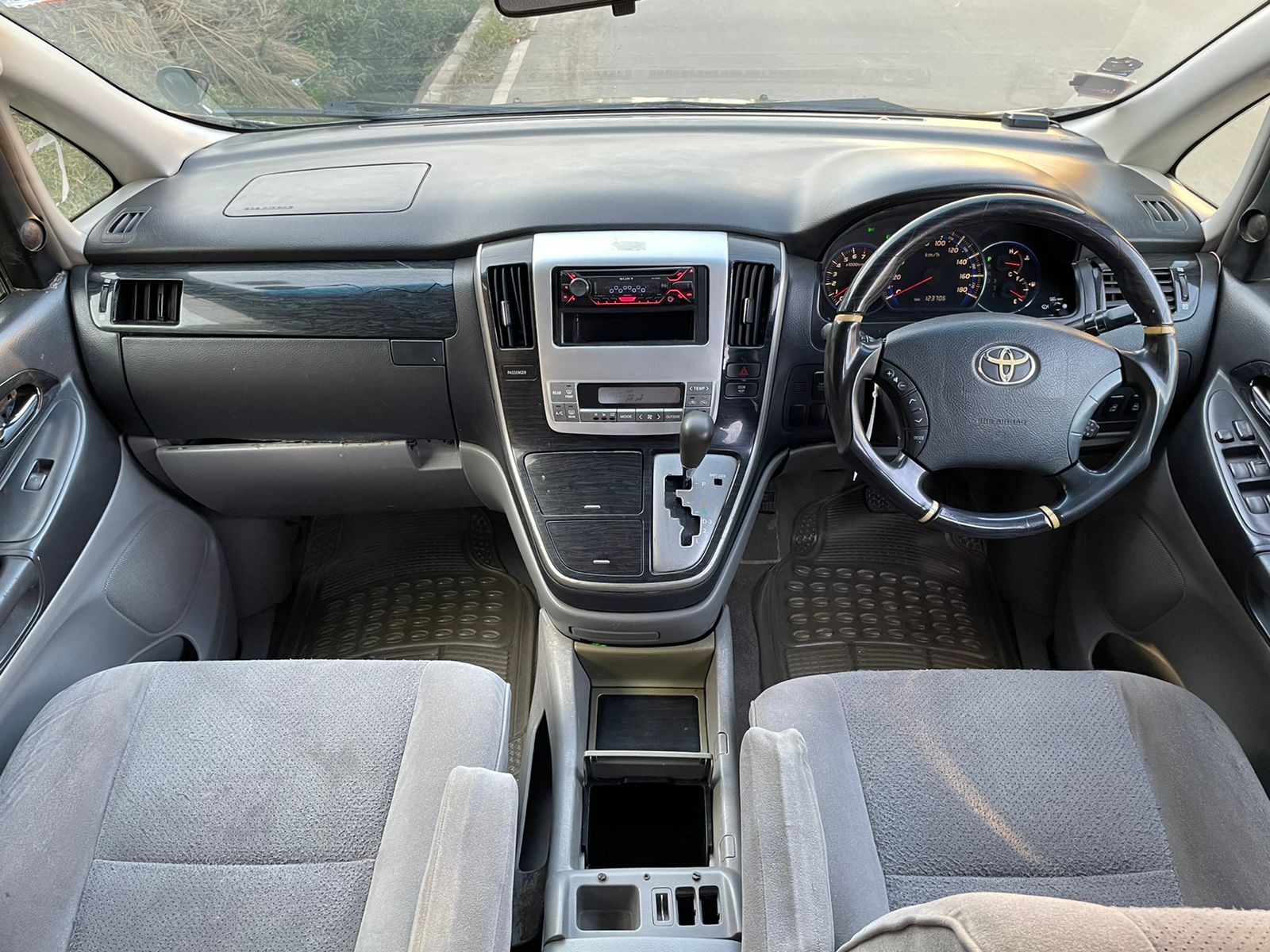 Toyota Alphard Black 2007 You Pay 20%  Trade in OK