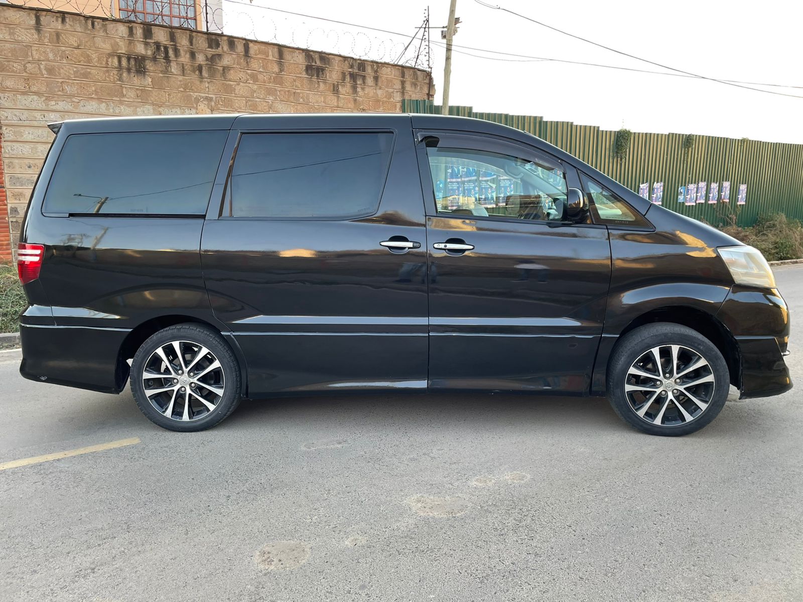 Toyota Alphard Black 2007 You Pay 20%  Trade in OK
