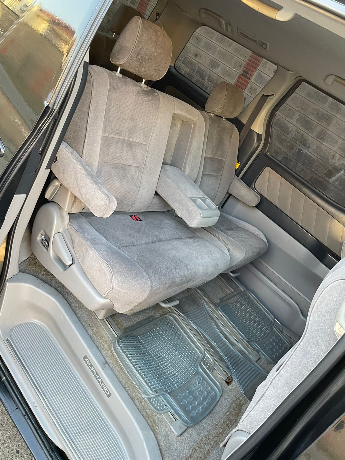 Toyota Alphard Black 2007 You Pay 20%  Trade in OK