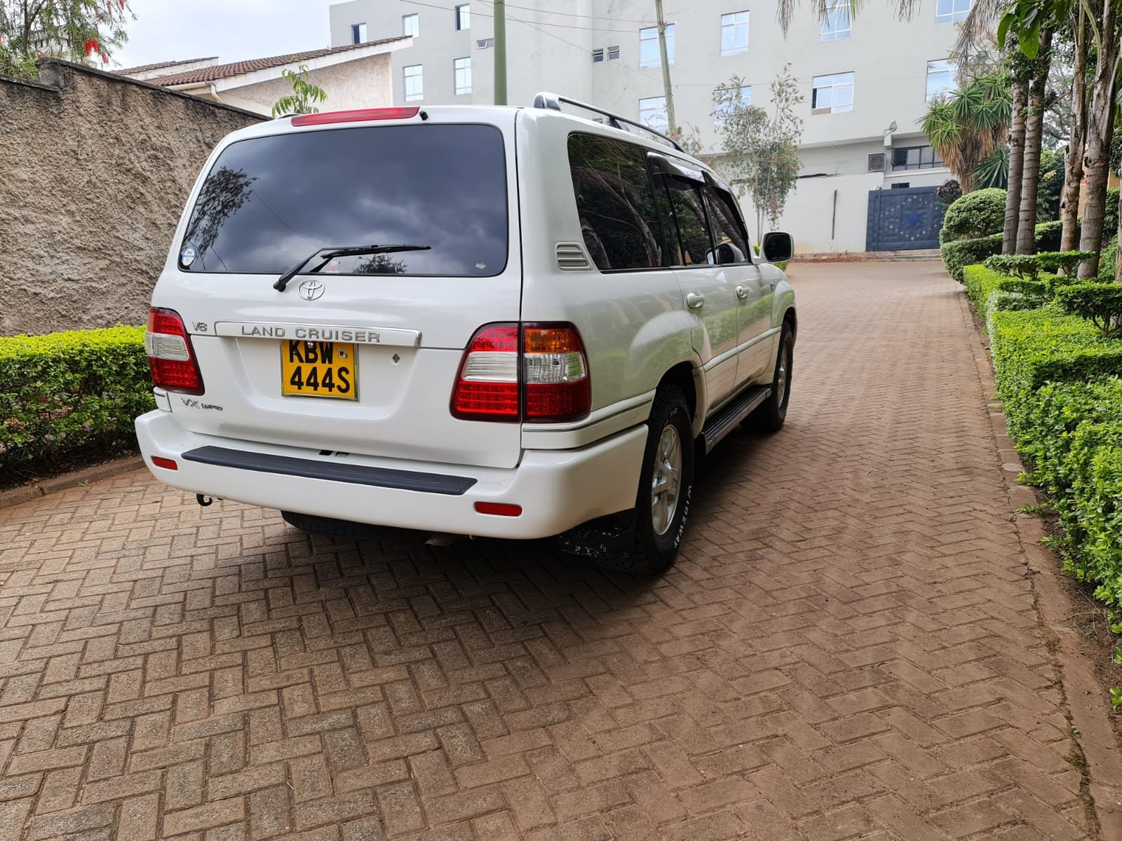 Toyota Land Cruiser VX V8 100 You Pay 30% Deposit ONLY