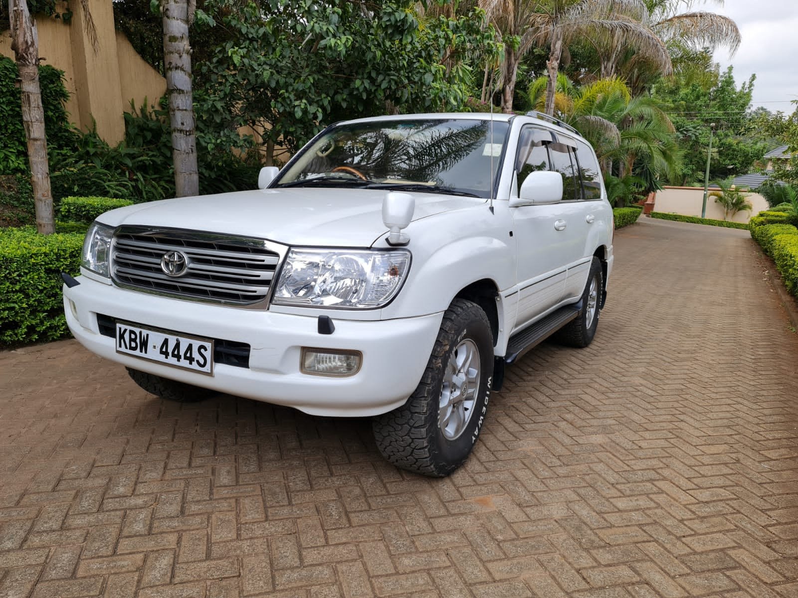 Toyota Land Cruiser VX V8 100 You Pay 30% Deposit ONLY