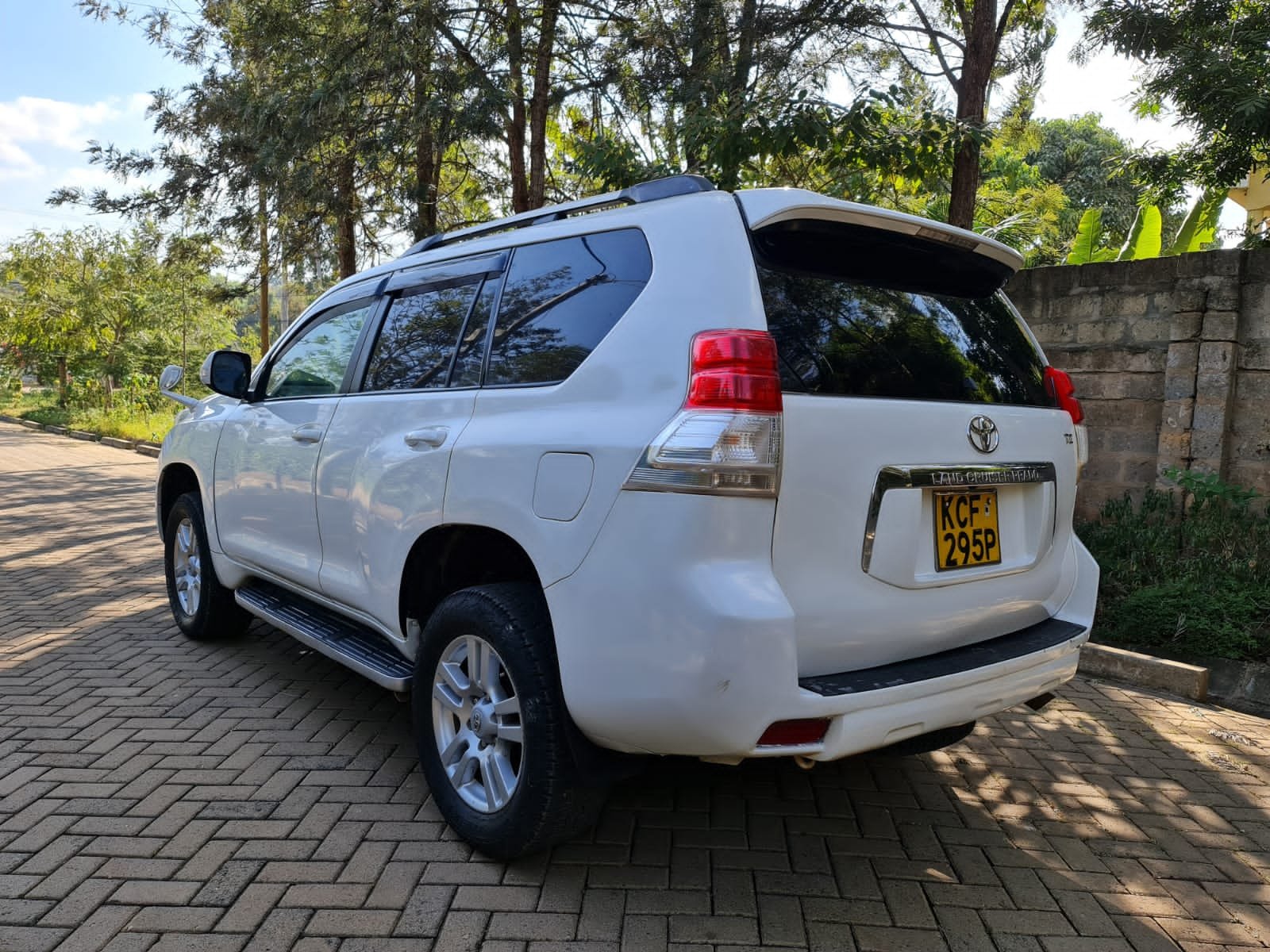 Toyota Prado 4000cc  sunroof You Pay 40% Deposit  ONLY