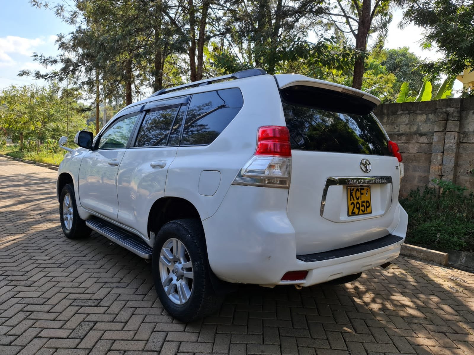 Toyota Prado 4000cc  sunroof You Pay 40% Deposit  ONLY