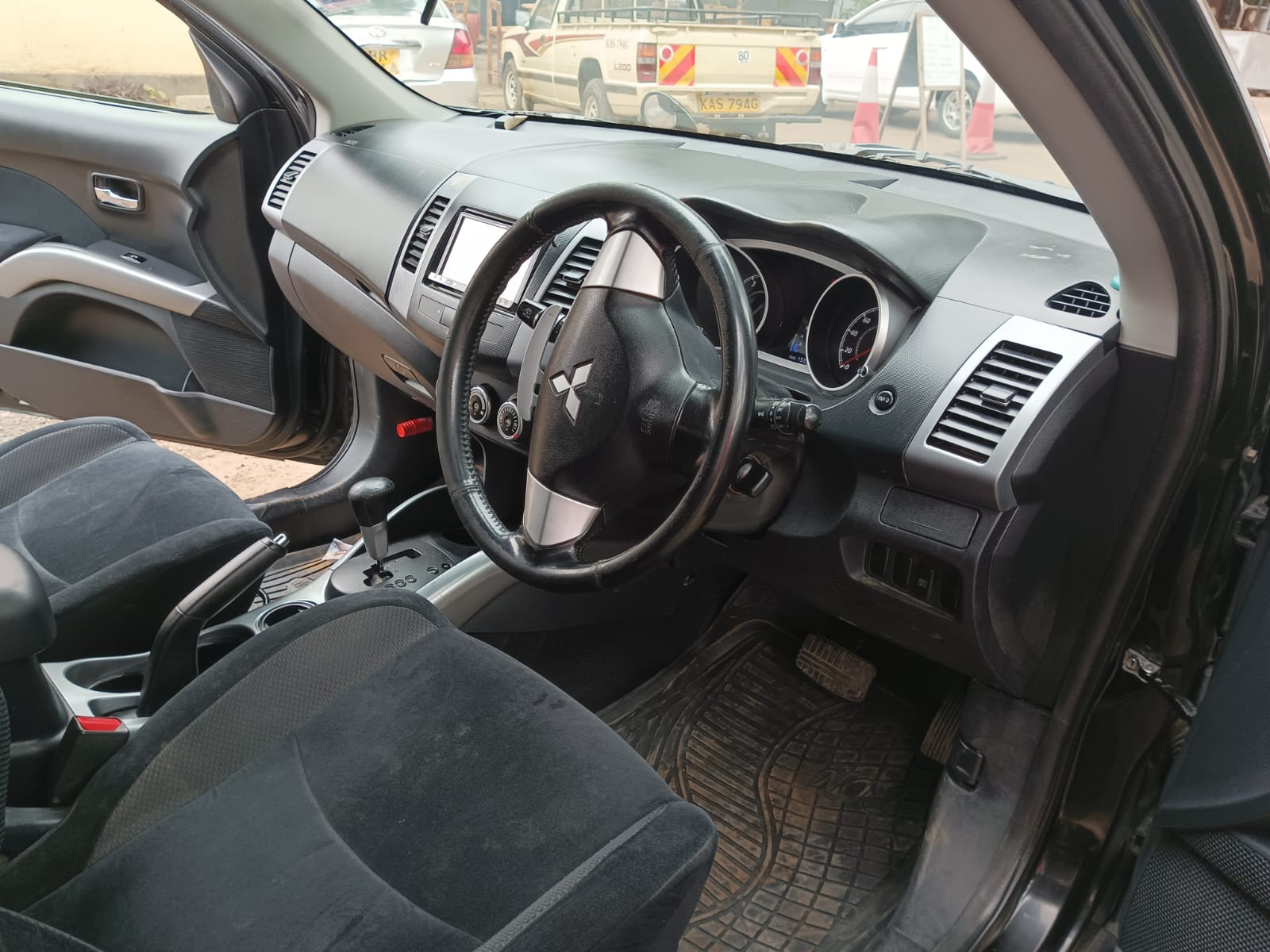 2010 Mitsubishi Outlander 7 seater Trade in Ok Pay 20% Deposit