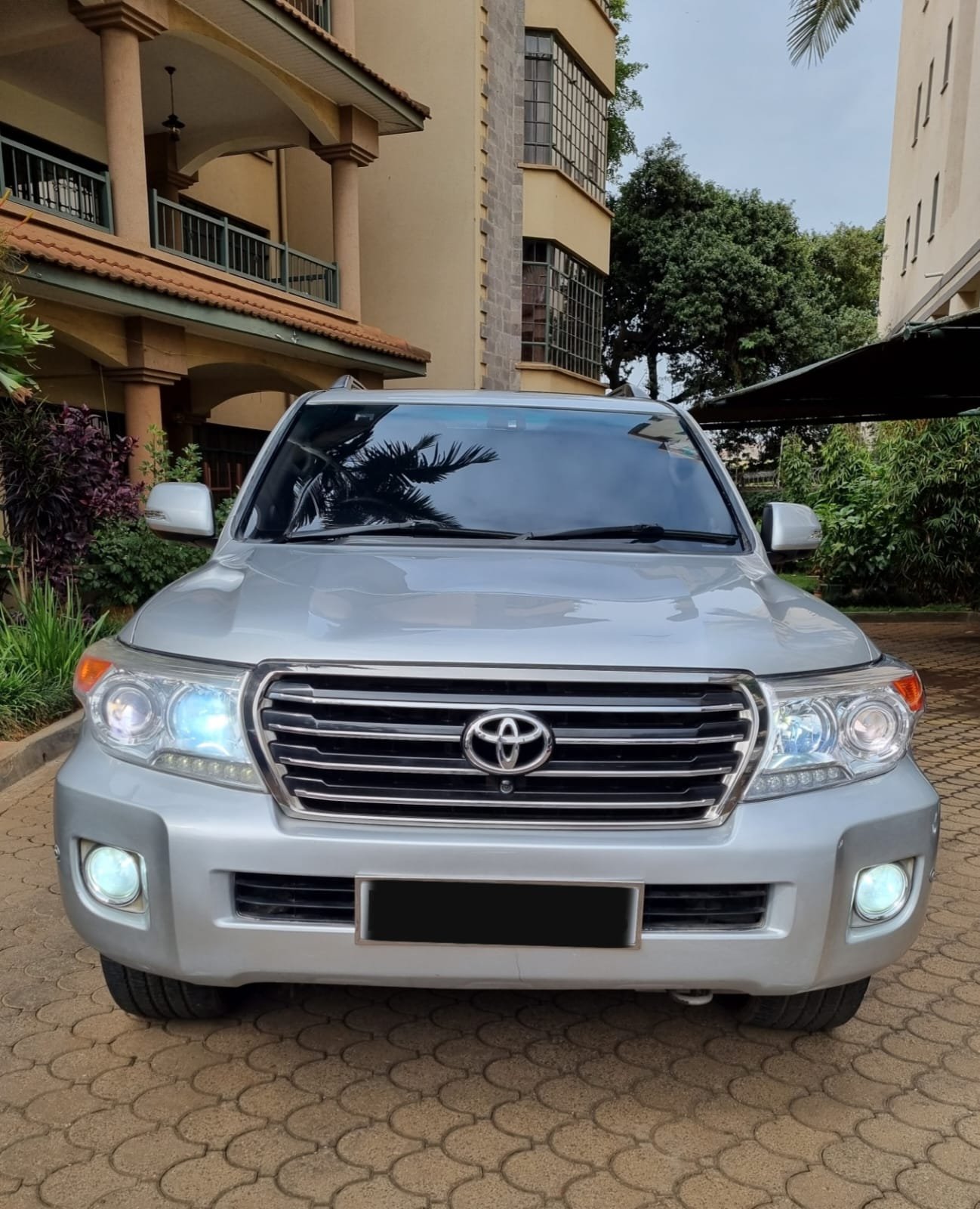 Toyota landcruiser V8 2012 Asian Owner As New Pay 50% Deposit