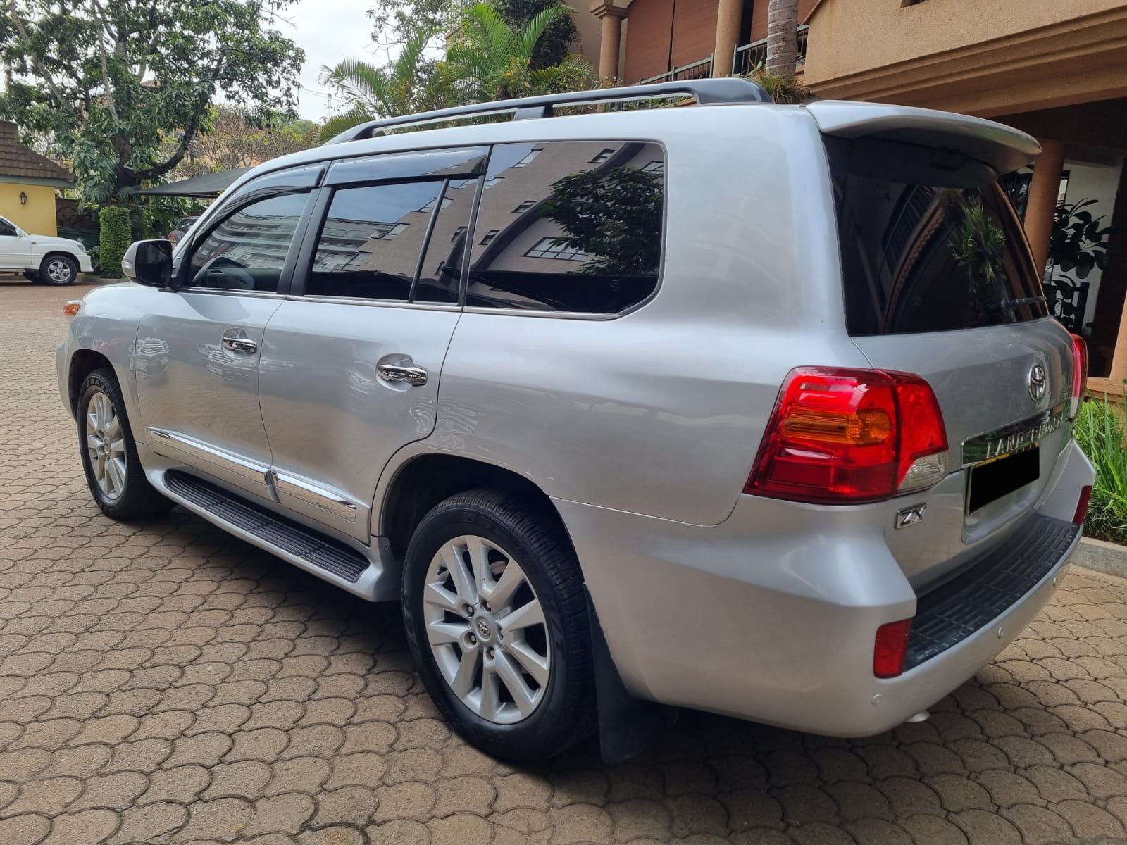 Toyota landcruiser V8 2012 Asian Owner As New Pay 50% Deposit