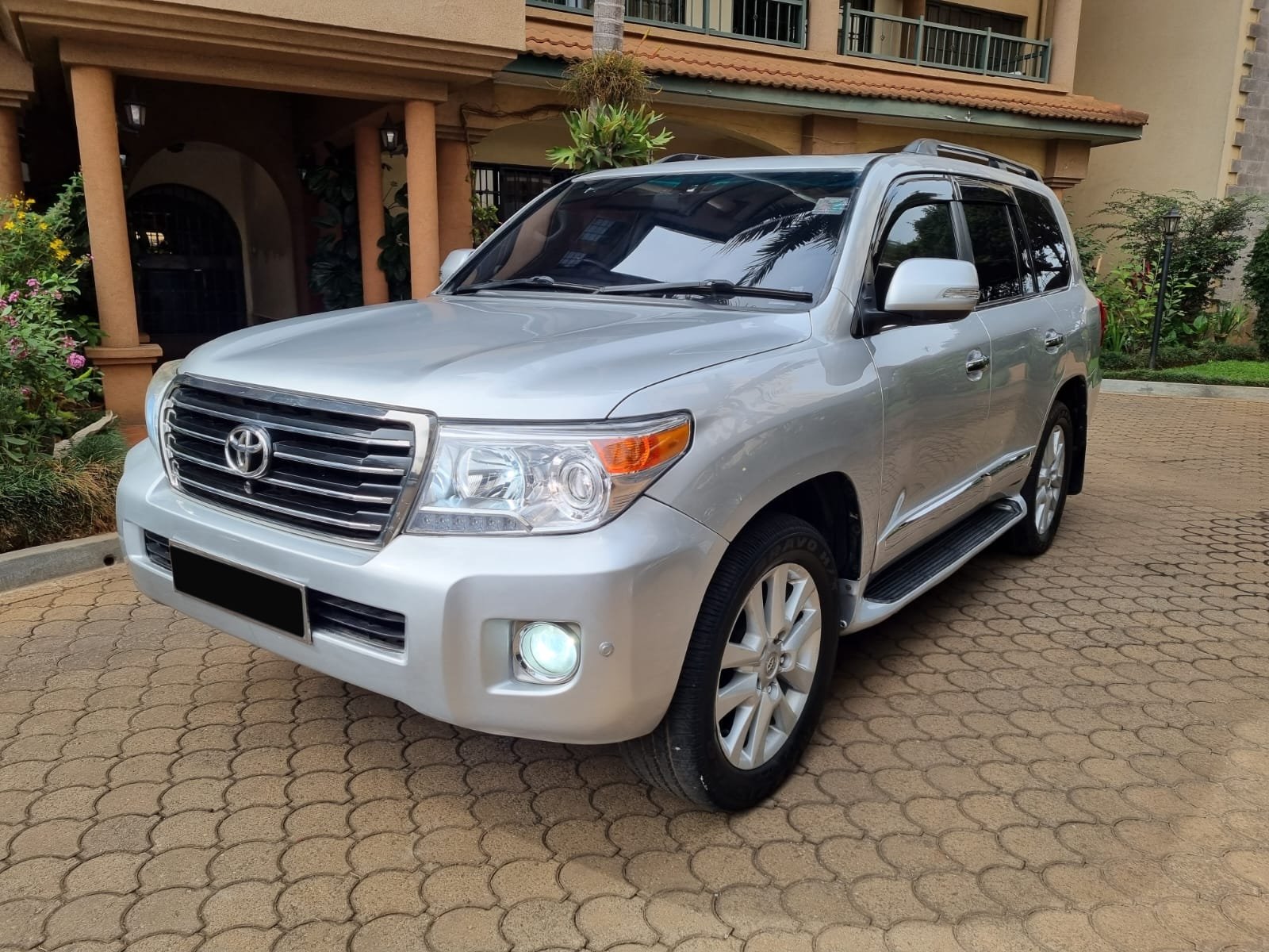 Toyota landcruiser V8 2012 Asian Owner As New Pay 50% Deposit