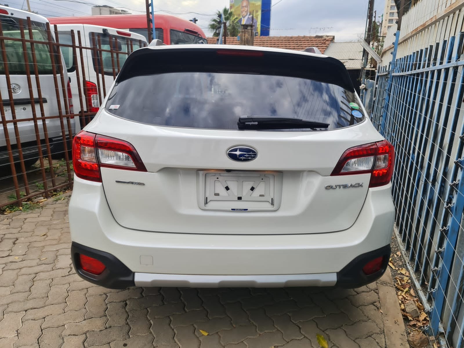 Subaru Outback utback 2015 Fully loaded Trade in Ok New!