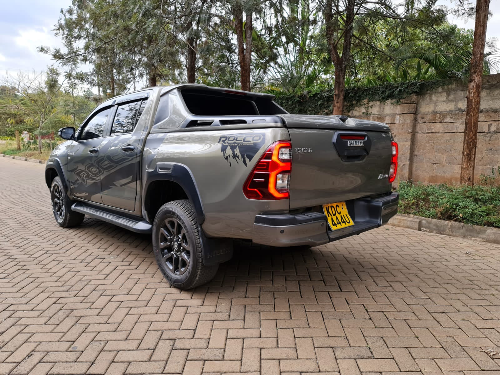 Toyota Hilux Revo 2021 local Auto New Hot Trade in OK Wow