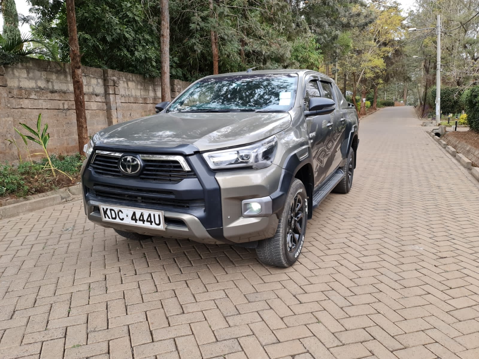Toyota Hilux Revo 2021 local Auto New Hot Trade in OK Wow