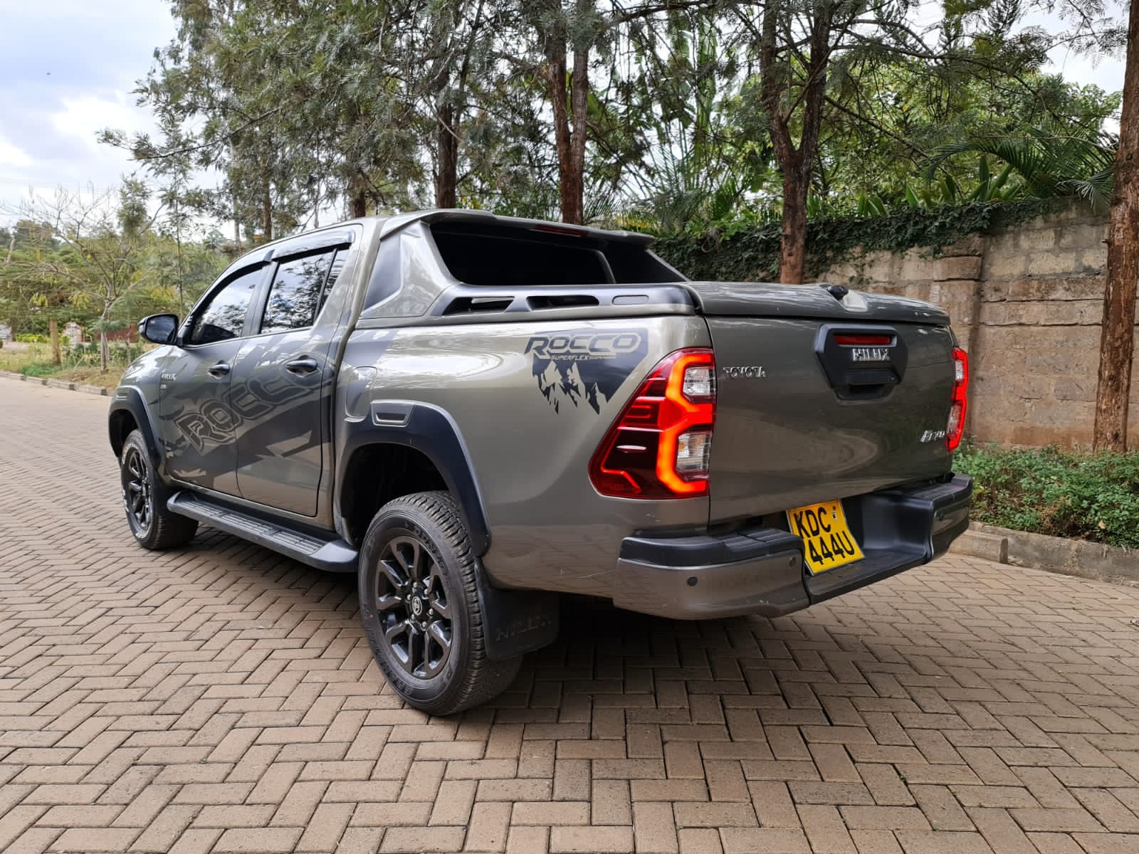 Toyota Hilux Revo 2021 local Auto New Hot Trade in OK Wow