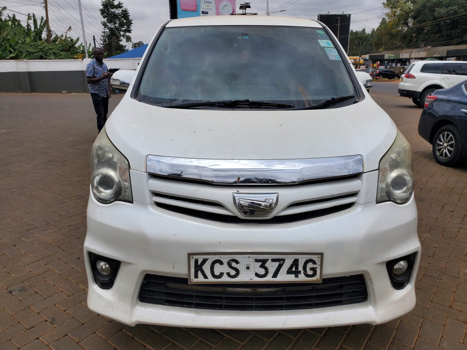 Toyota NOAH 2011 You Pay 20% Deposit Trade in OK Wow