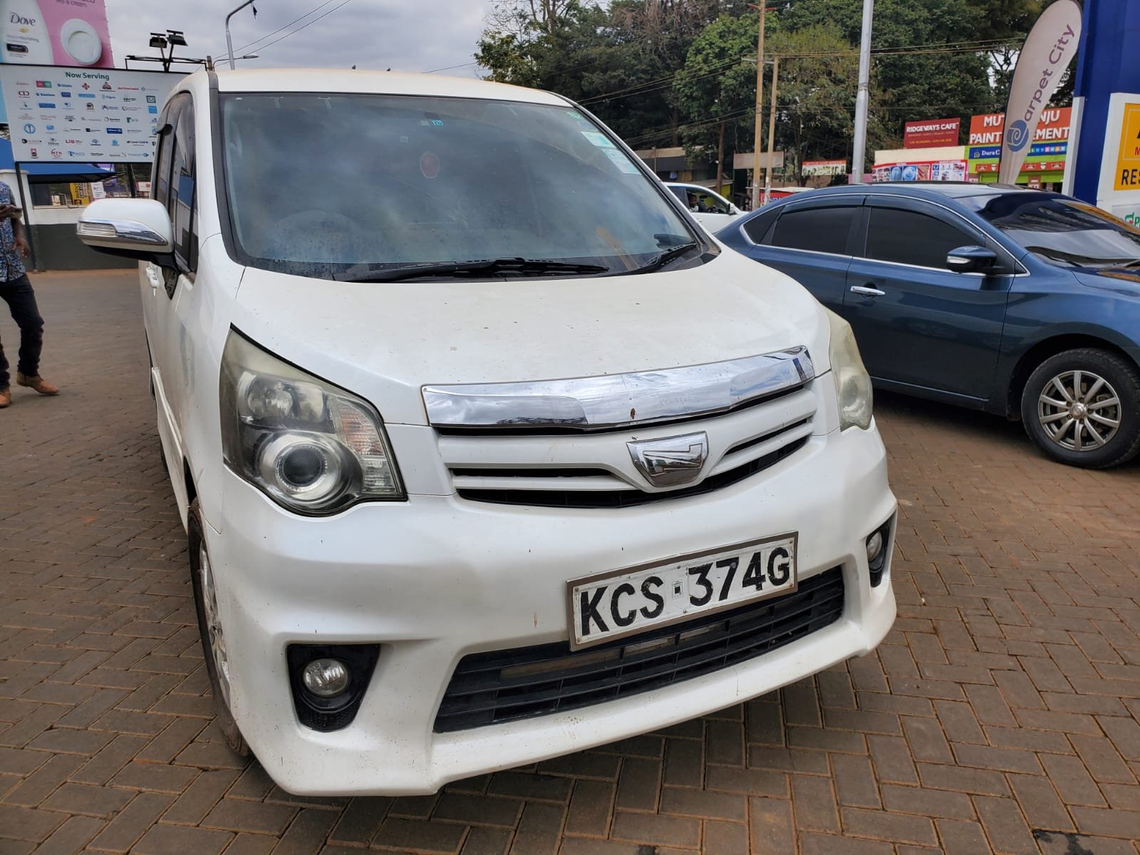 Toyota NOAH 2011 You Pay 20% Deposit Trade in OK Wow