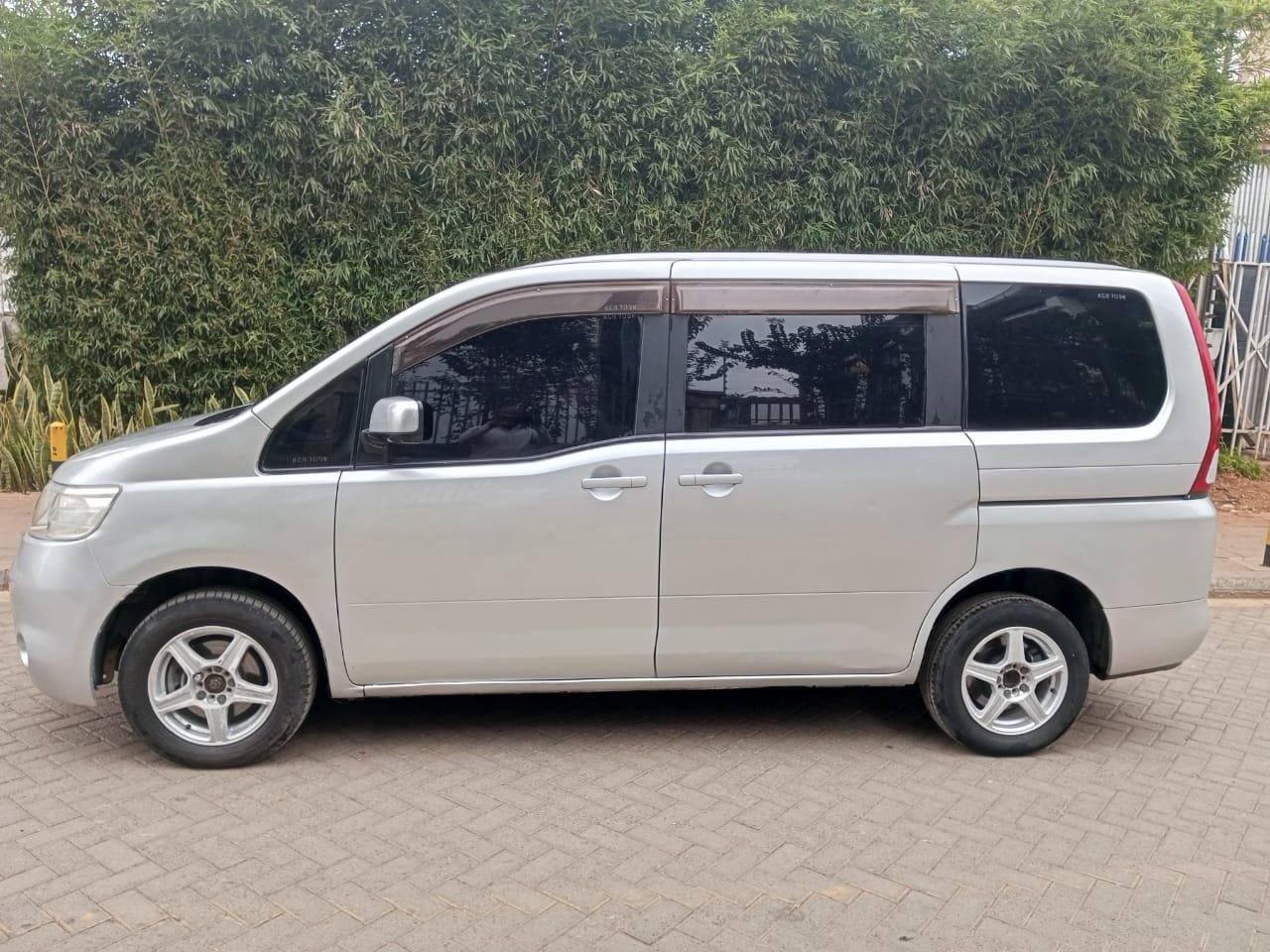 Nissan Serena Van 2007 You Pay 20% Deposit Trade in Ok Wow!