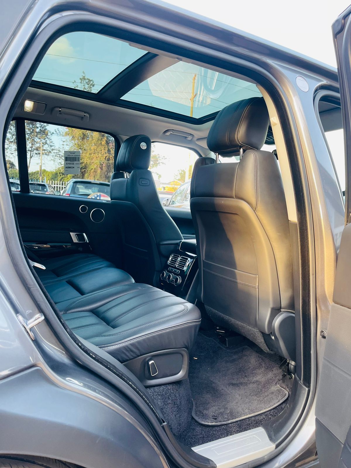 2015 RANGE ROVER VOGUE SE 4.4 SDV8  4400cc Diesel Hottest!