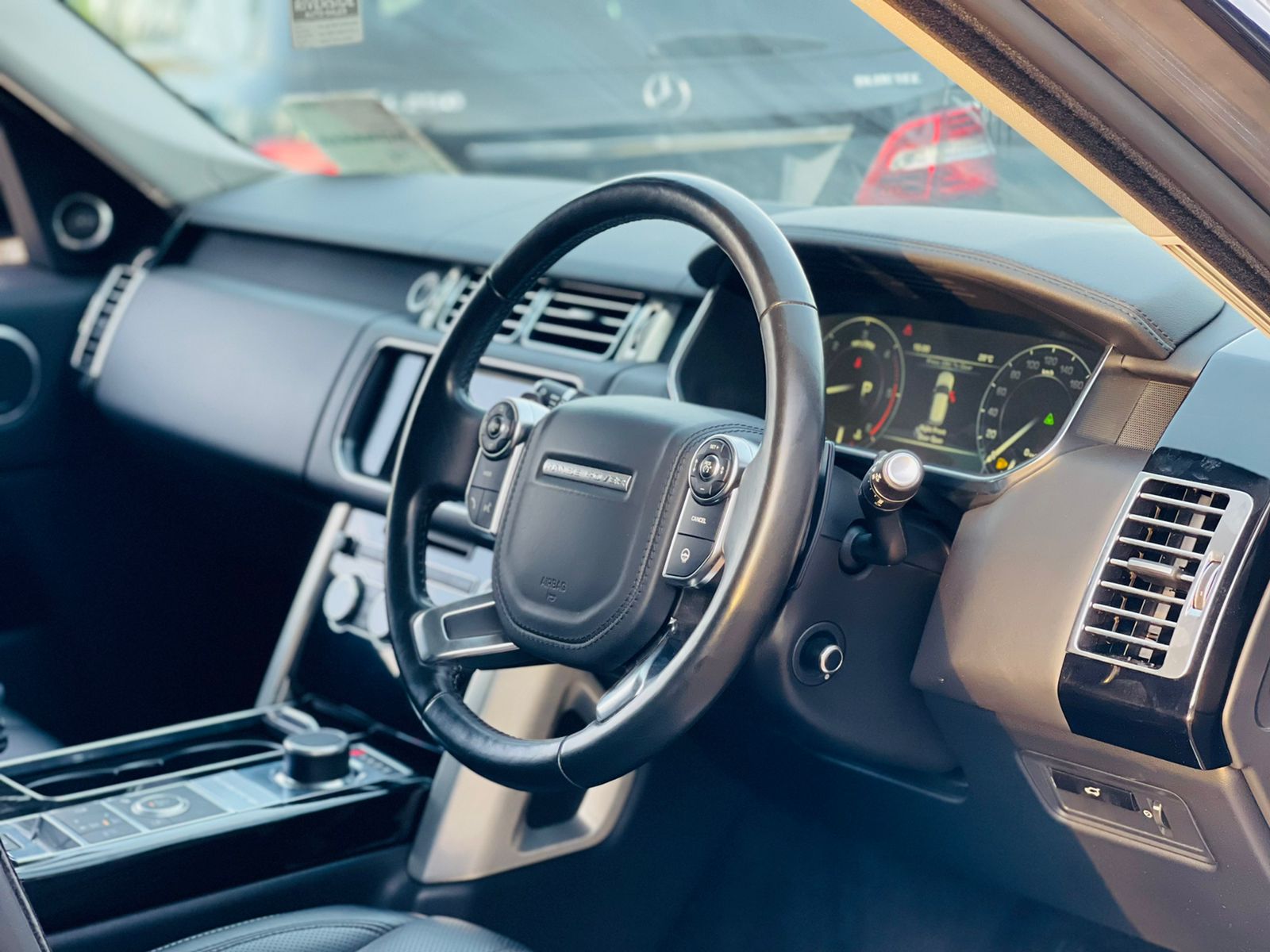 2015 RANGE ROVER VOGUE SE 4.4 SDV8  4400cc Diesel Hottest!