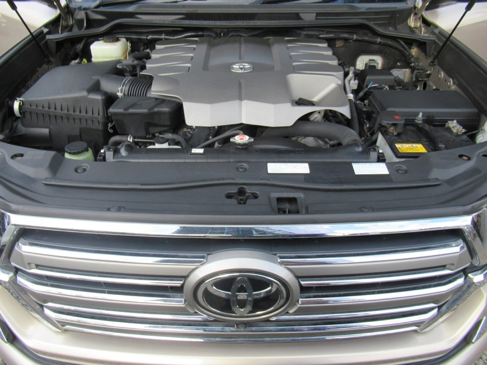 Toyota v8 AXG 2016 SUNROOF LEATHER QUICK SALE Exclusive TRADE IN OKAY