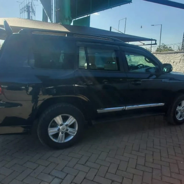 ARMOURED (Bullet proof) Toyota LANDCRUISER V8 Quick Sale LATEST 3 ARMOURED (Bullet proof) Toyota LANDCRUISER V8 Quick Sale LATEST