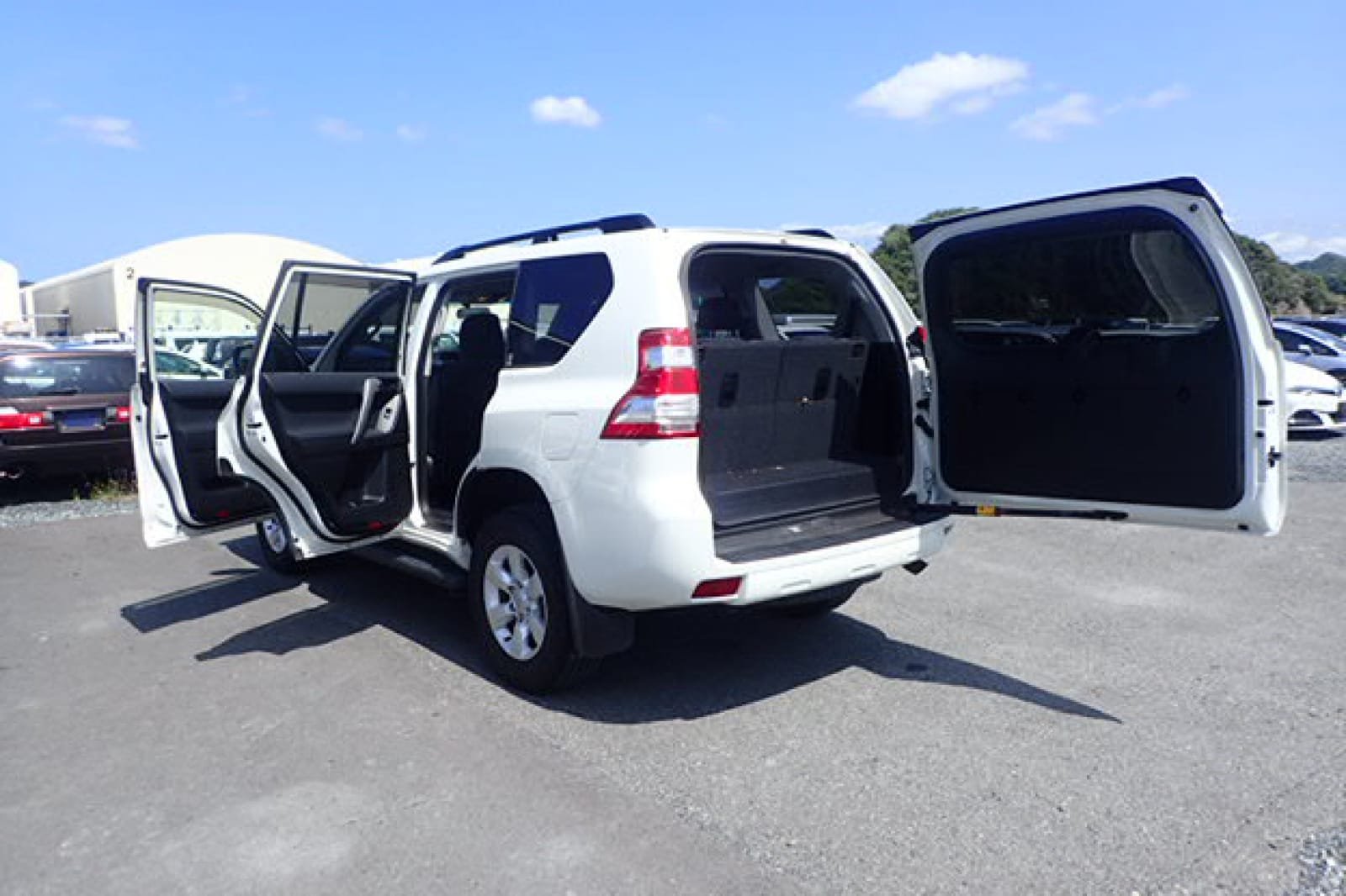 Toyota Prado 2016 Sunroof 7 seater 5.3M 29000km mileage Trade in OK