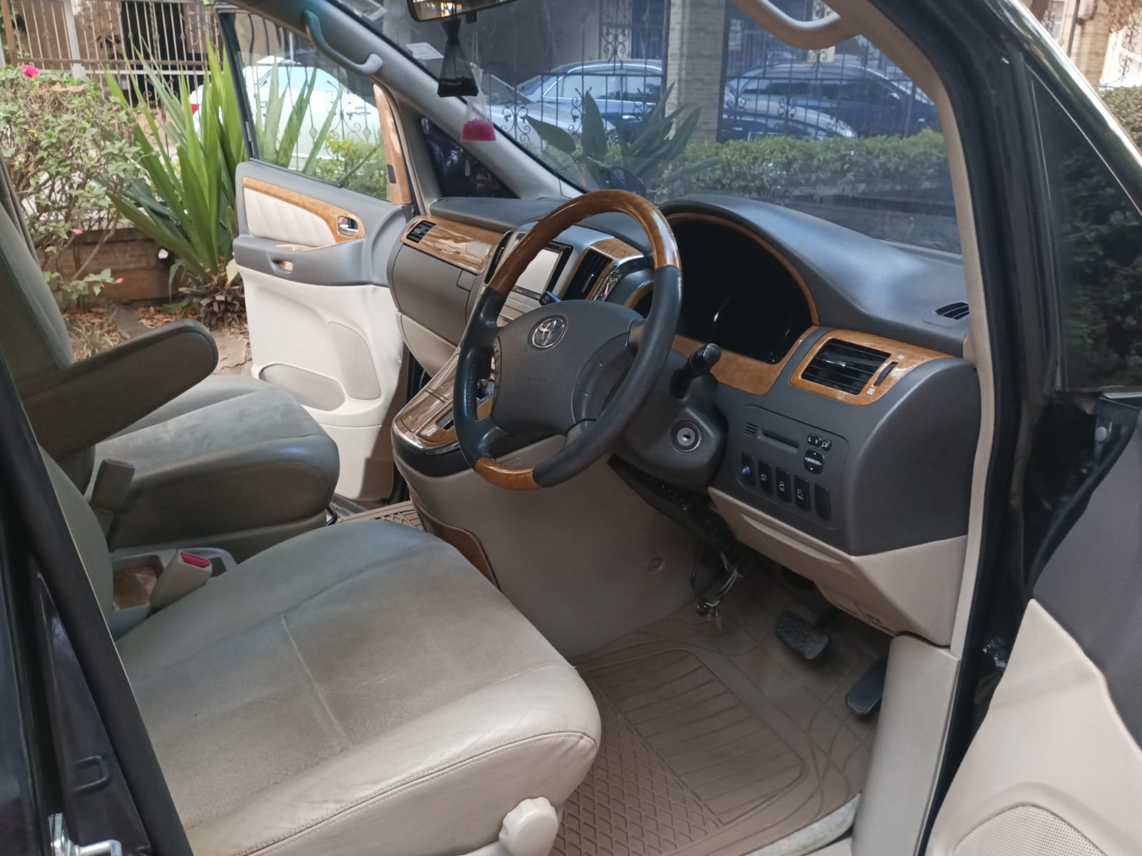Toyota Alphard 2008 You Pay 20% Deposit Trade in OK , Cheapest