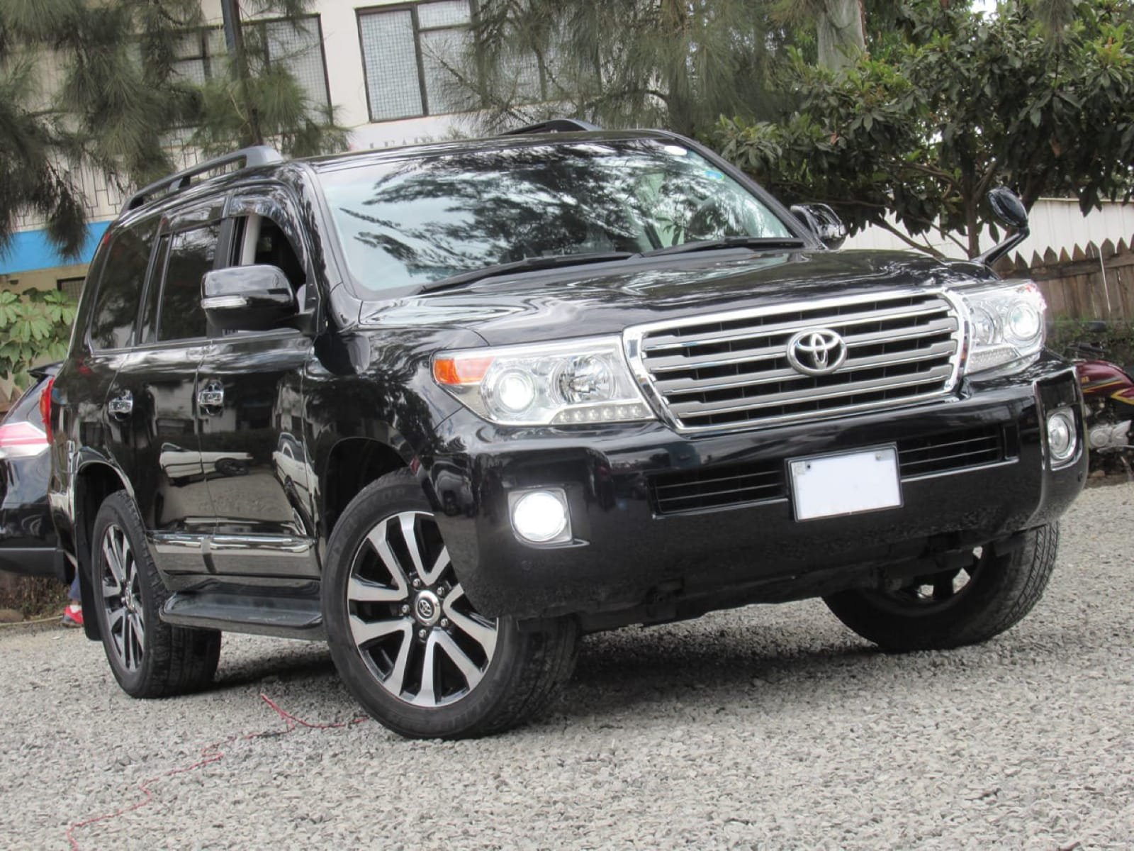 Toyota Land cruiser V8 2015 Hot Deal black sunroof dark leather