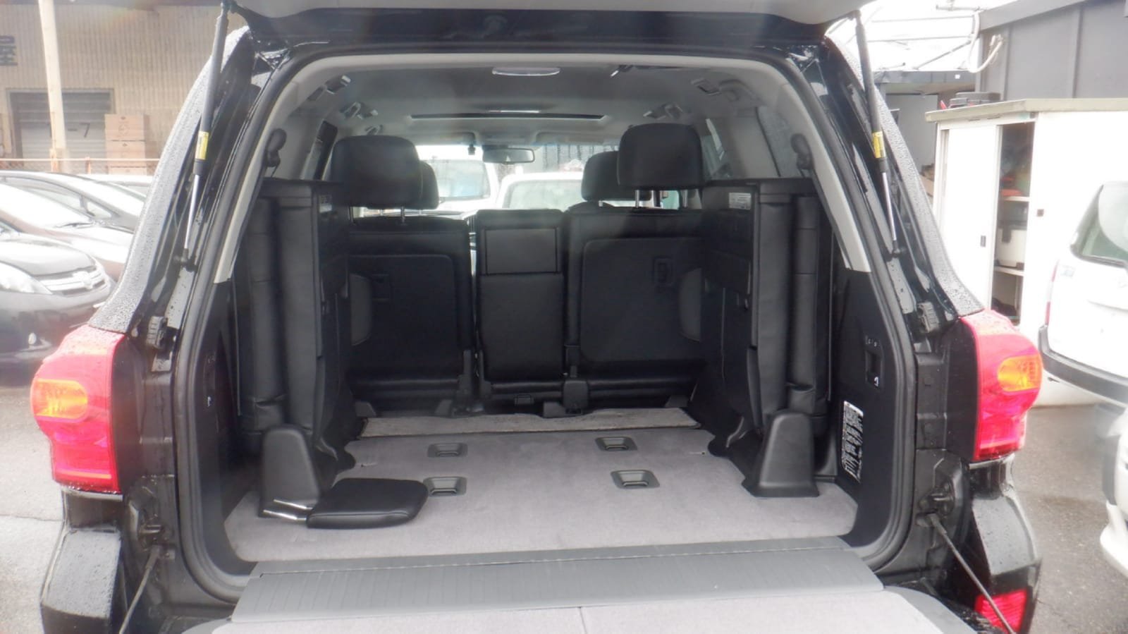 Toyota Land cruiser V8 2015 Hot Deal black sunroof dark leather