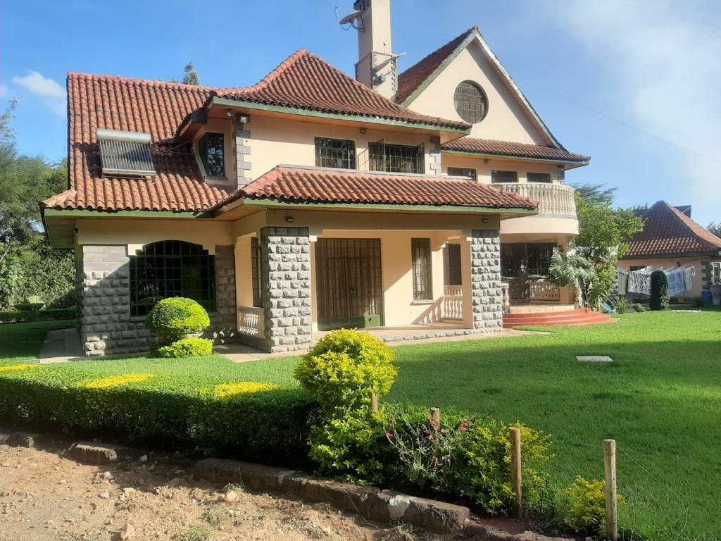Karen Very Spacious 5 bedroom Maisonette All Ensuite For Sale on half 1/2 Acre land  EXCLUSIVE!