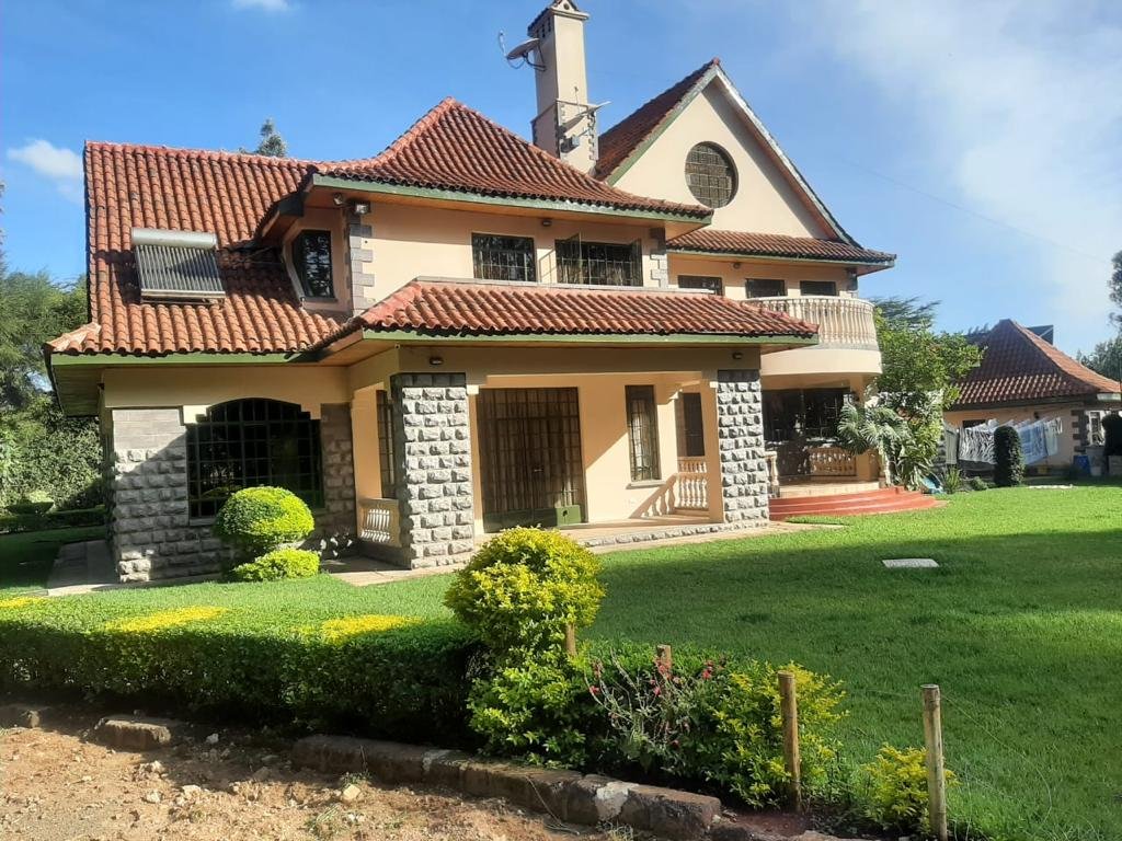 Karen Very Spacious 5 bedroom Maisonette All Ensuite For Sale on half 1/2 Acre land  EXCLUSIVE!