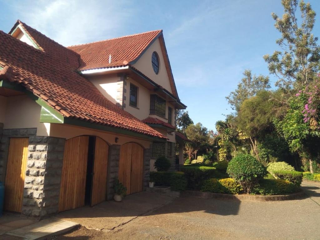 Karen Very Spacious 5 bedroom Maisonette All Ensuite For Sale on half 1/2 Acre land  EXCLUSIVE!