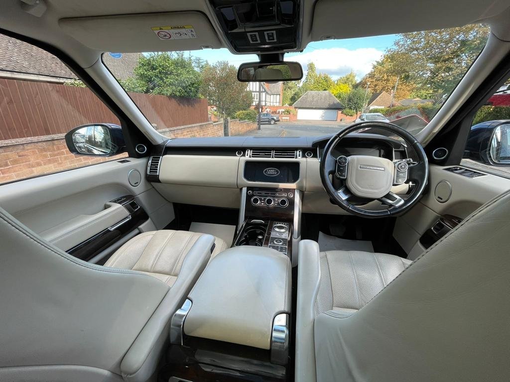 RANGE ROVER VOGUE Panoramic sunroof SDV6 2015 EXCLUSIVE OFFER!