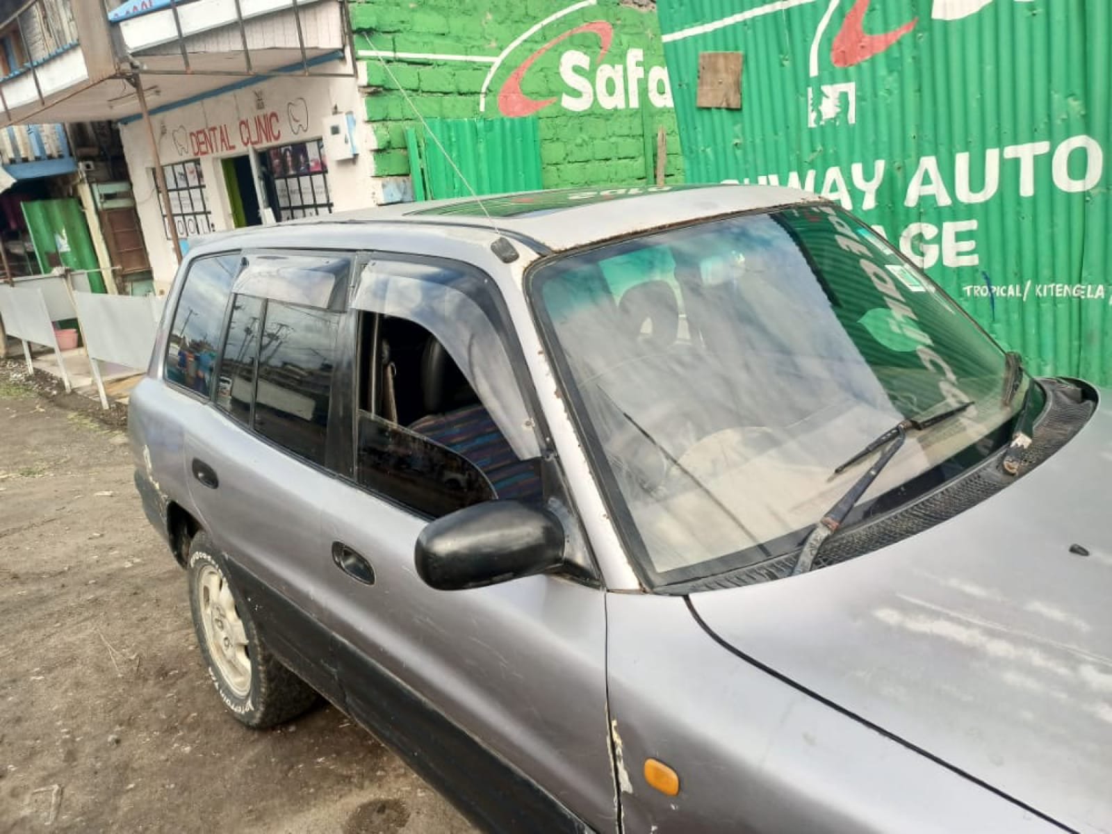 Toyota RAV4  Has SUNROOF 270K Only You Pay 100k DEPOSIT Trade in OK Wow
